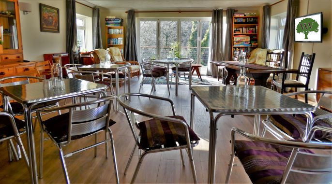 Lounge in cafe style meeting layout. Shows seating for 12 delegates and 2 facilitators.