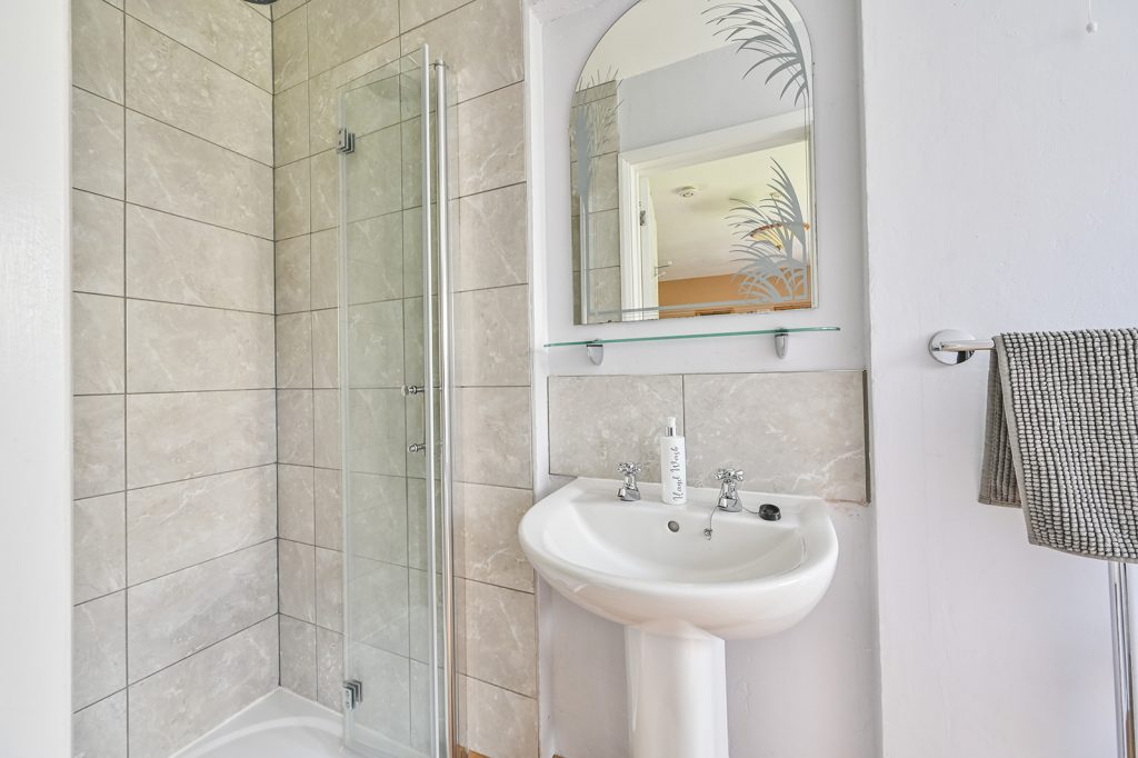 Walk-in shower and pedastal sink in double room